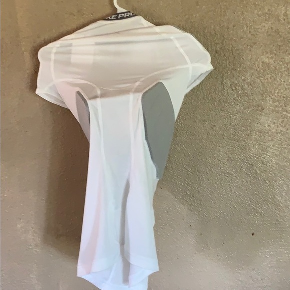 Nike Pro Compression Shirt. Size Small. BNWT - Picture 2 of 6